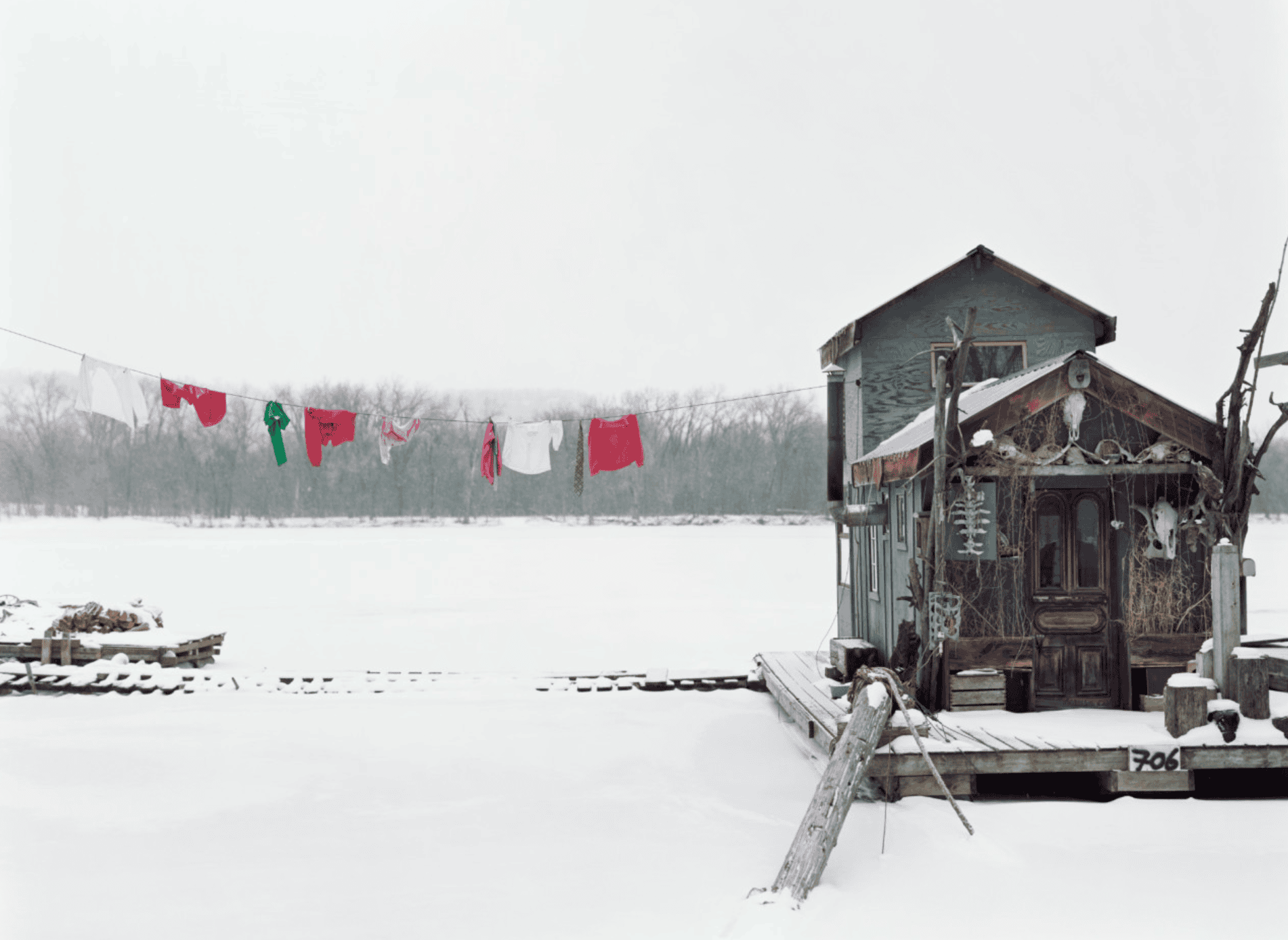 Alec Soth, Houseboat in the Snow in Minnesota